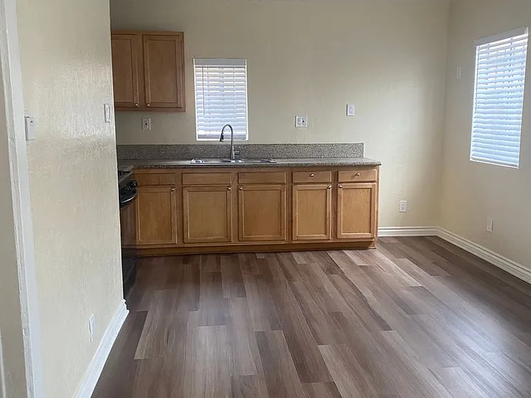 1336 E Hellman St — Photo 14
