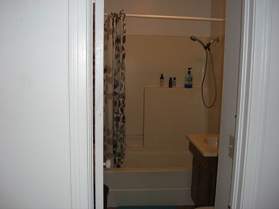 5th image of 329 Woodlawn Ave