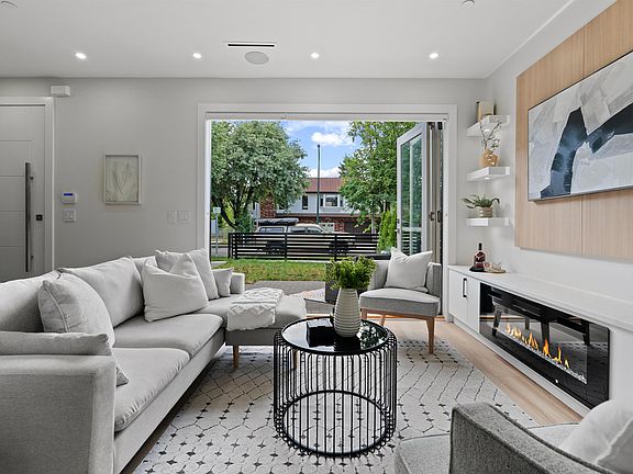 4th image of 2371 Adanac St