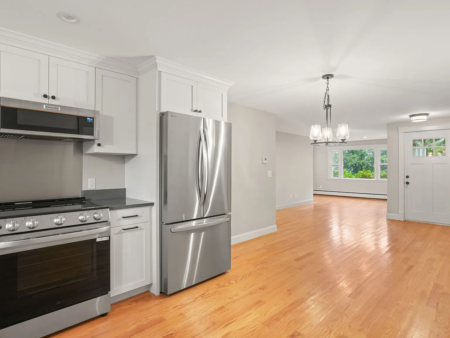 2 bed, 2437 sqft, $3,200 — Photo 4