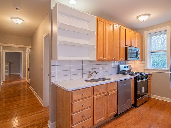4th image of 7644 N Greenview Ave APT 3W