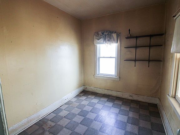 4th image of 720 W Superior St
