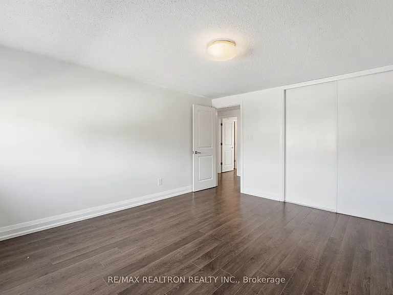 117 Cardinal Cres #UPPER — Photo 31