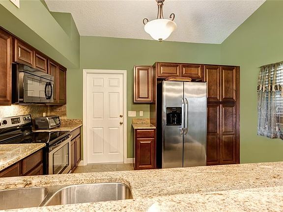 4th image of 7753 Hyacinth Dr