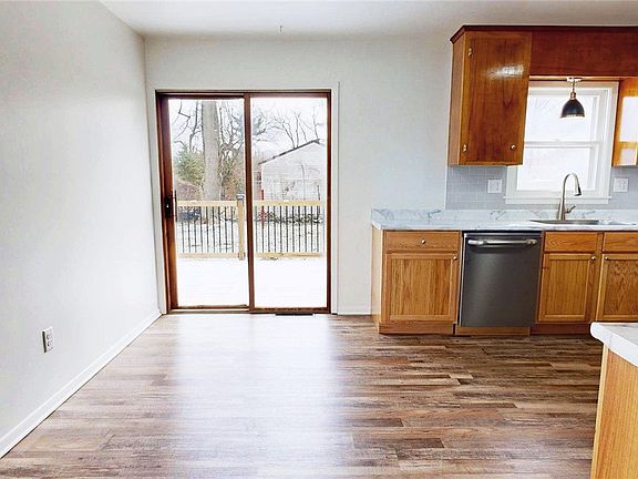 5th image of 2451 W Olive St