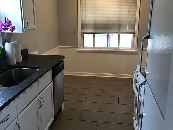 3rd image of 15205 Montrose Ave