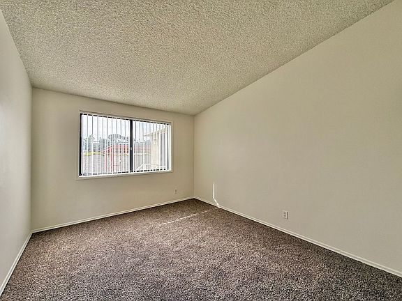3rd image of 6827 Airoso Ave