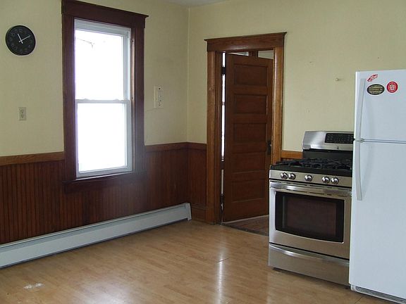 5th image of 126 Smith St Floor 3