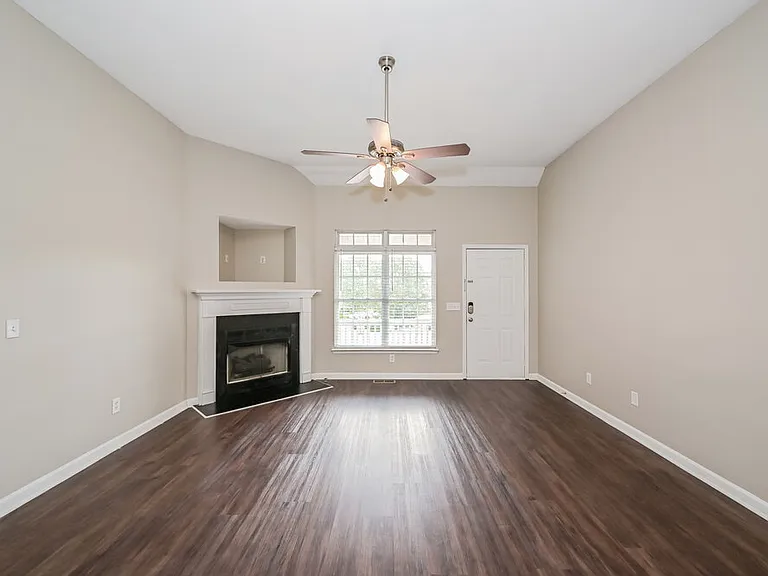 604 Parrish Pl — Photo 5