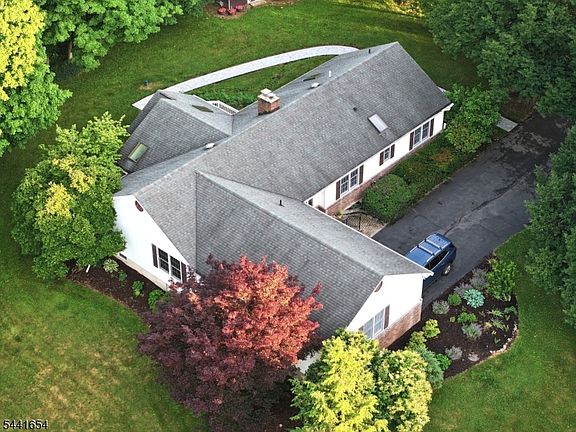 2nd image of 40 Dyer Rd