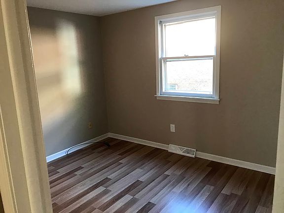 5th image of 363 Robert Dr #1