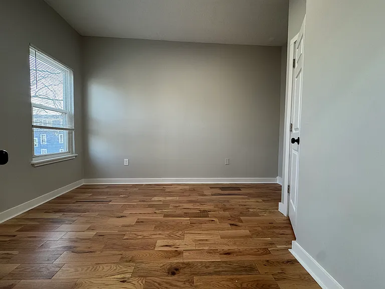 142 Rowe St #4-D — Photo 9