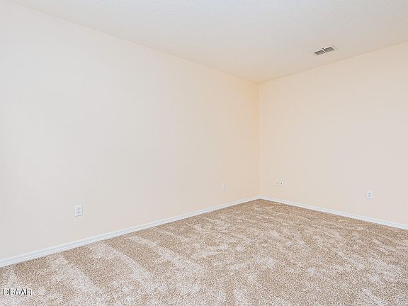 4th image of 176 Tuscany Bend St