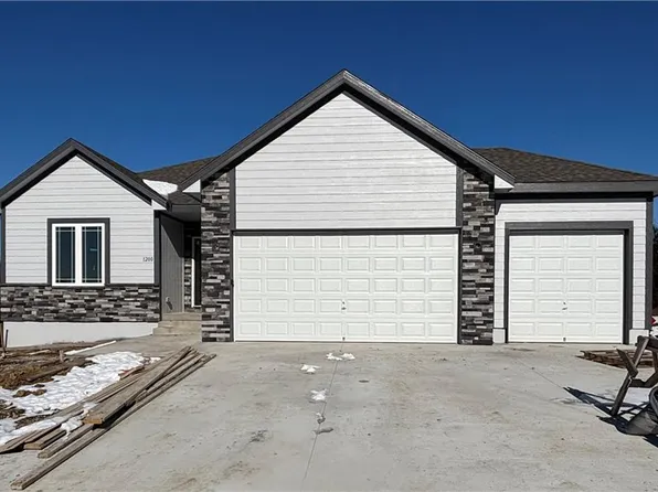 1200 NW 5th St, Oak Grove, MO 64075