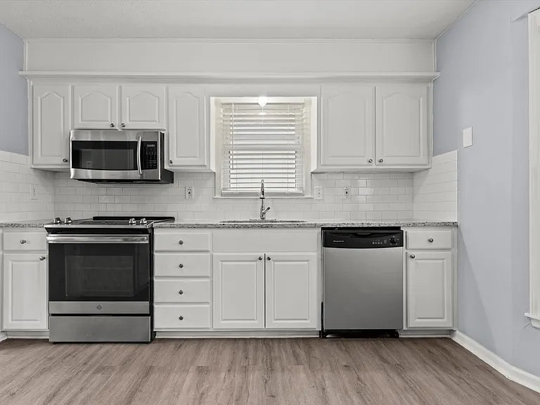 14501 S Village Dr — Photo 6
