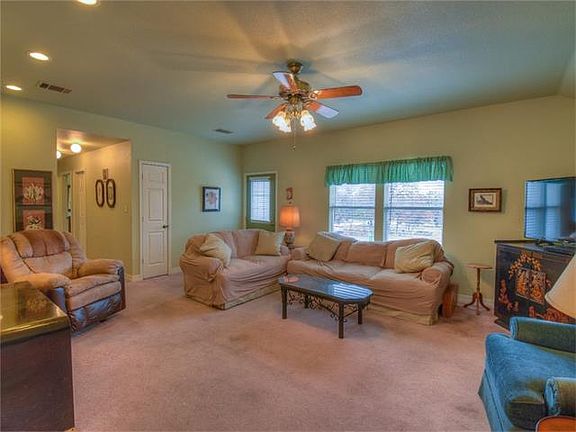 2nd image of 204 W Greencastle Dr