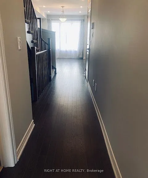 1093 Thompson Dr — Photo 4