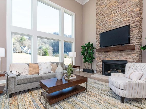 4th image of 190 Cove Creek Ln