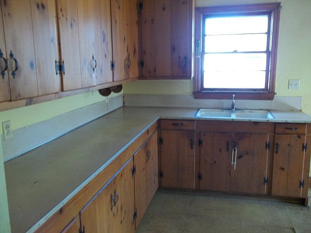 2nd image of 950 Berry St