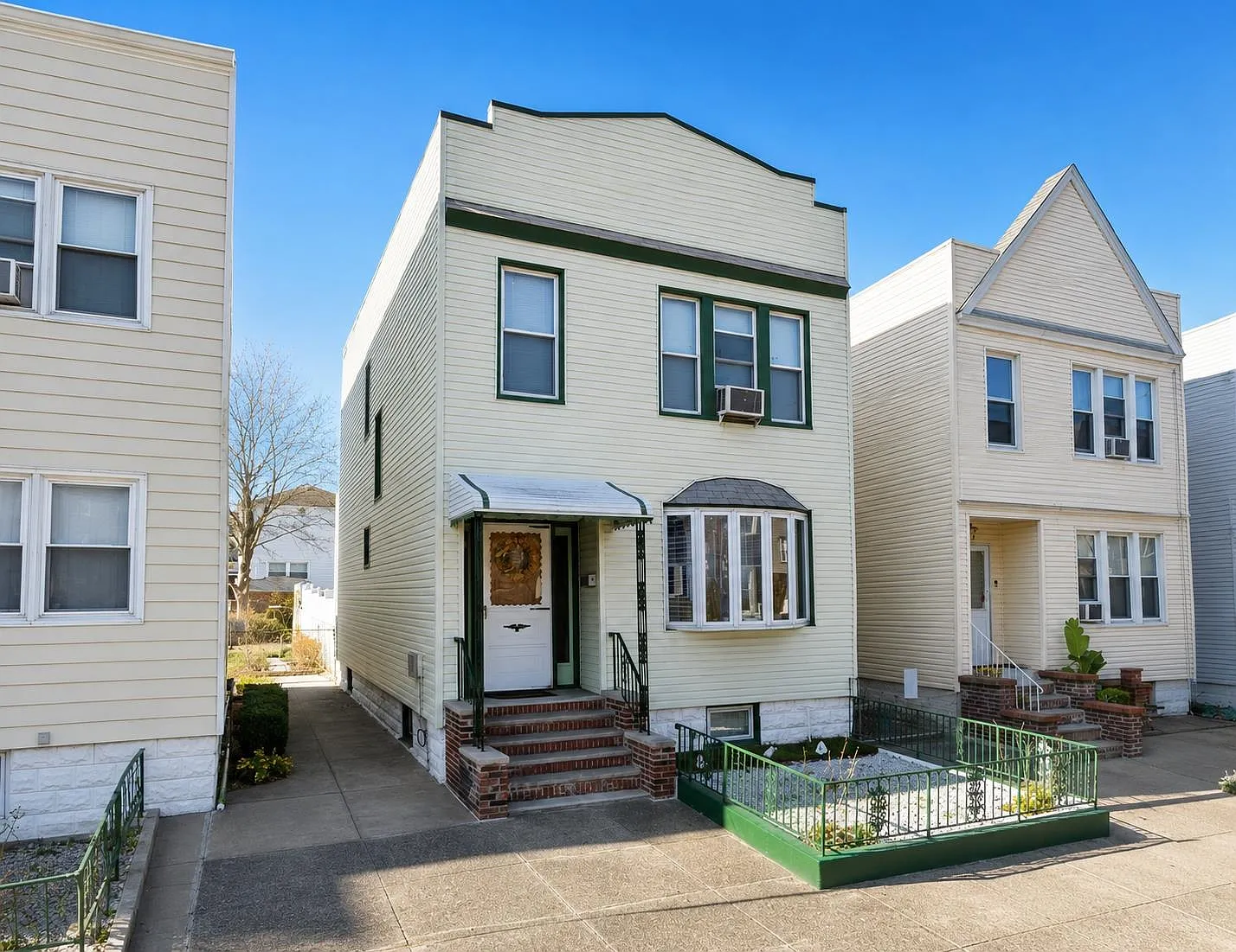 2 bed, 1.0 bath, $2,000 — Photo 1