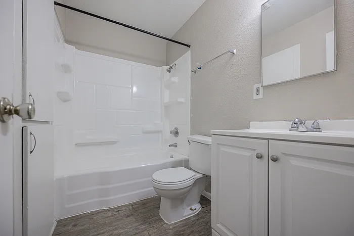 2139 W Devonshire Ave #4 — Photo 9