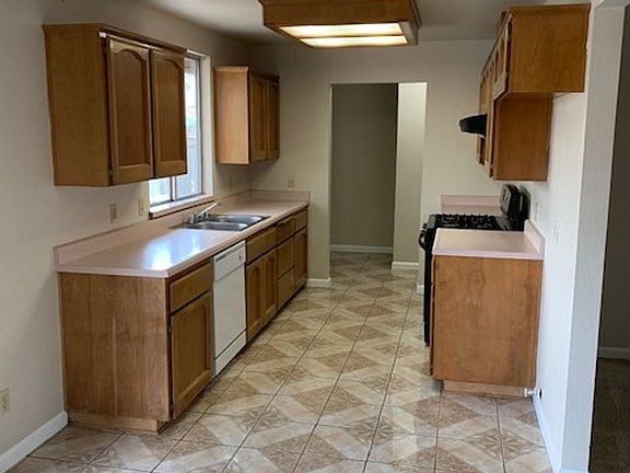 4th image of 492 Alder Ave