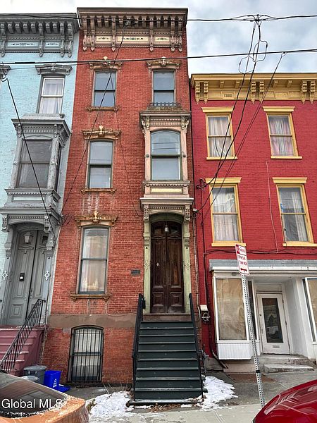 3rd image of 44 Clinton Avenue
