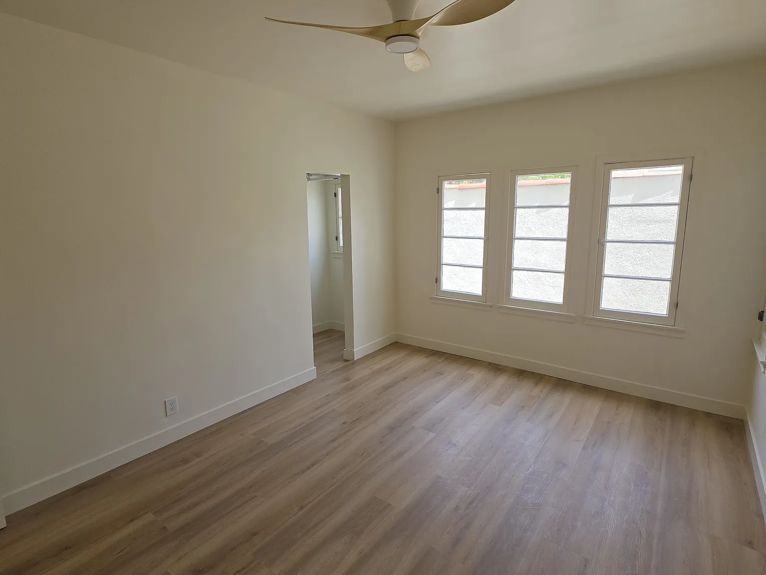 2 bed, 1200 sqft, $5,750 — Photo 4