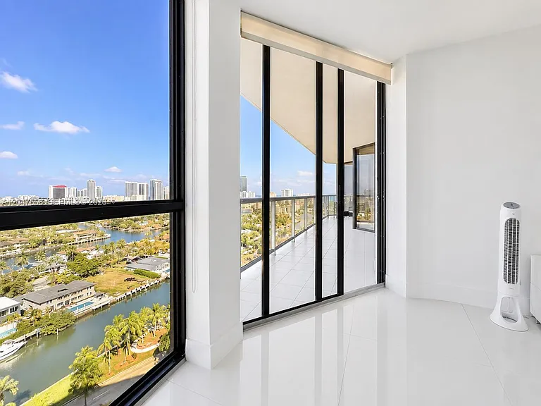 3640 Yacht Club Dr #1903 — Photo 20