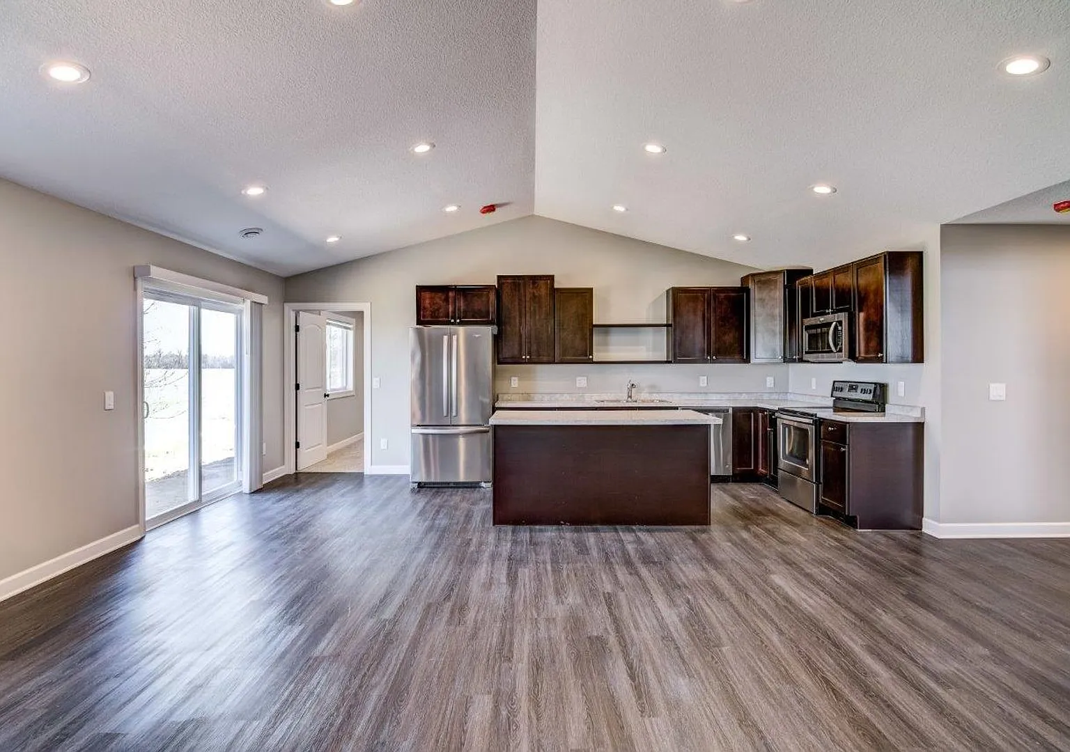 3 Bedroom Town Home, Association Maintained Lawn & Snow Removal Included — Photo 1