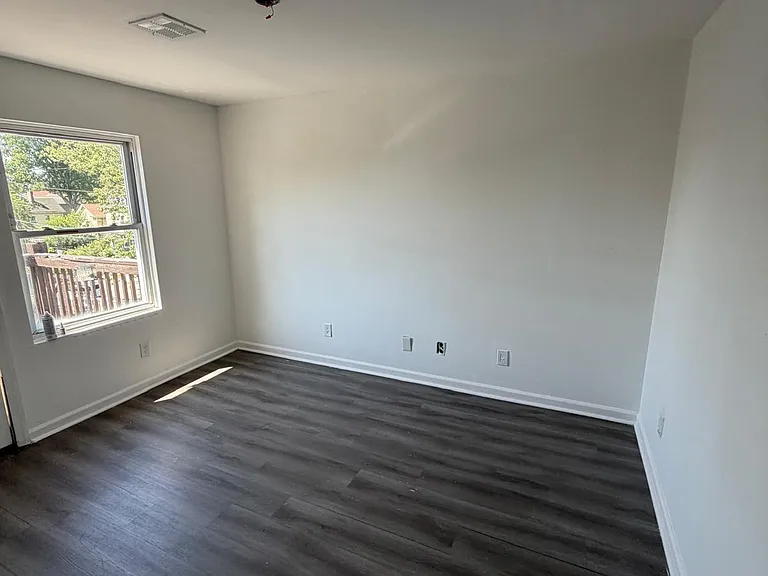 428 Jefferson Ave #3B — Photo 2