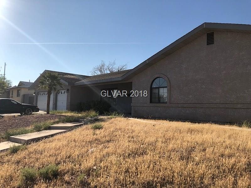 2nd image of 811 Park Ln