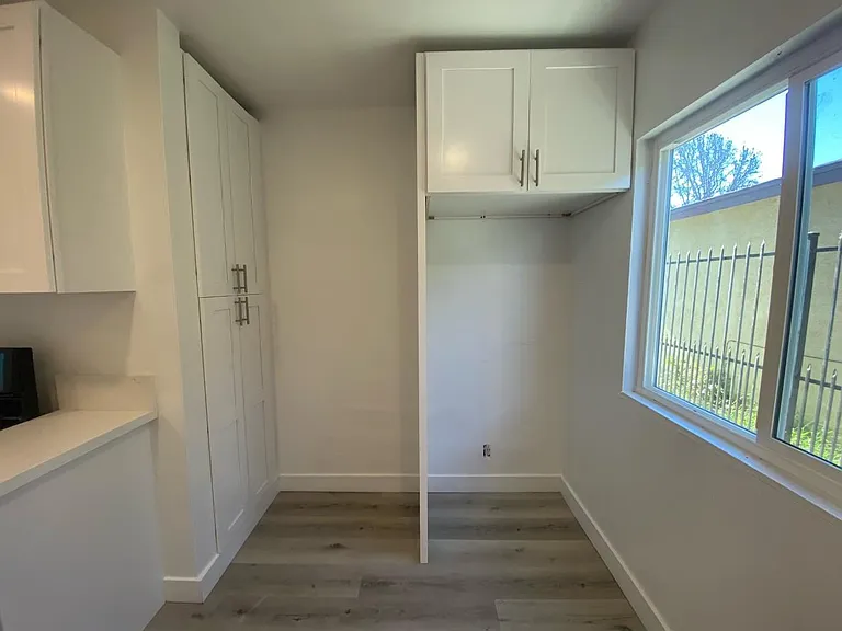 1057 E Hyde Park Blvd #A — Photo 9