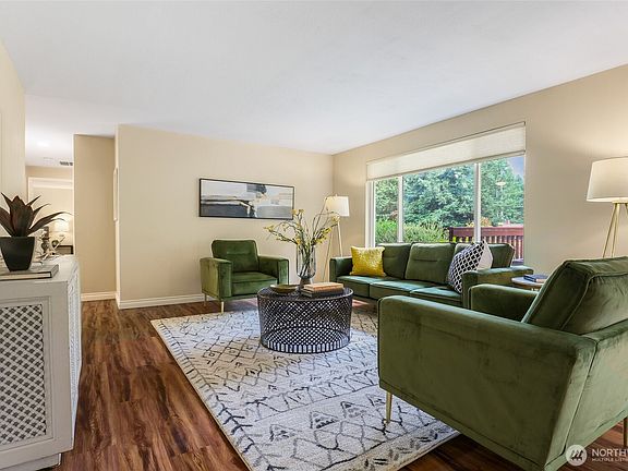 4th image of 2906 244th Avenue SE