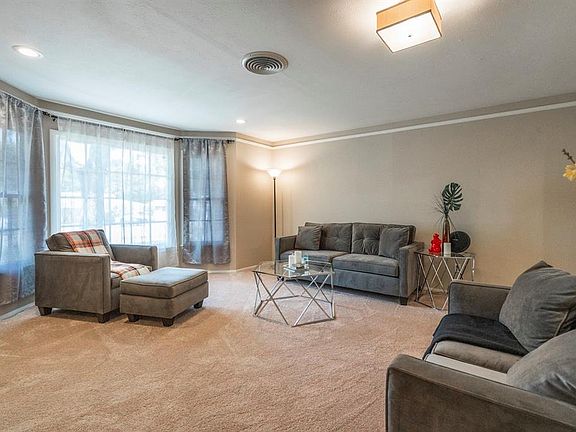 5th image of 7108 Yolanda Dr