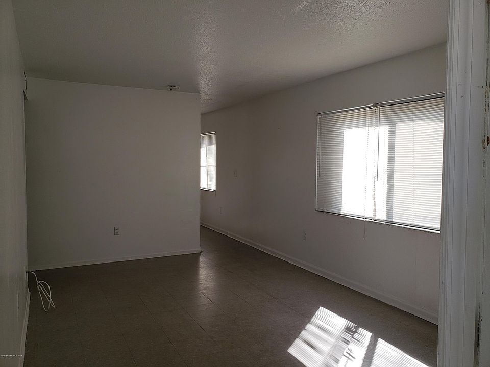 2nd image of 2116 Pineapple Ave APT C
