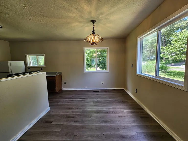 112 Davis Ave — Photo 6