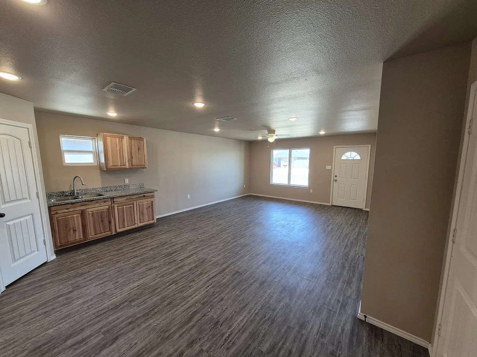 2925 East Cornell Street — Photo 2