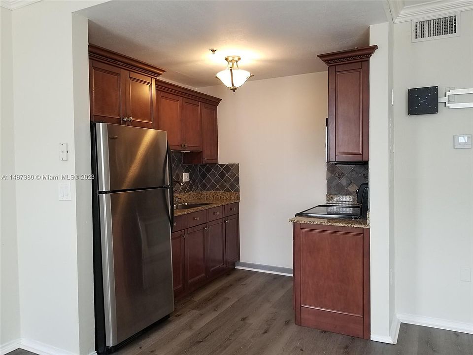 1st image of 1502 Jefferson Ave APT 204