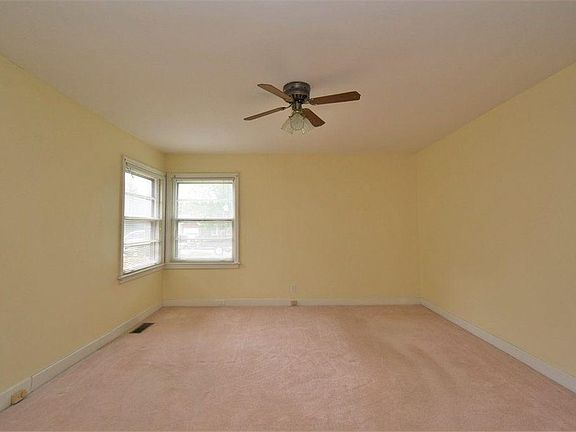3rd image of 122 Shadowlawn Dr