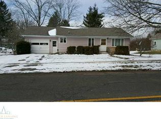 615 N Putnam St, Williamston, MI 48895