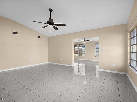 3rd image of 275 Lakeview Dr