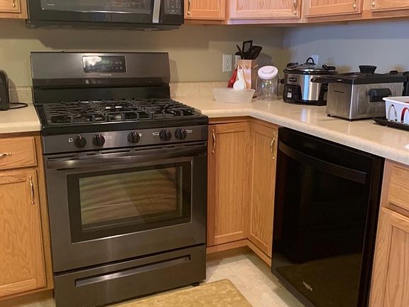 5th image of 2005 W 75th Pl Unit 24