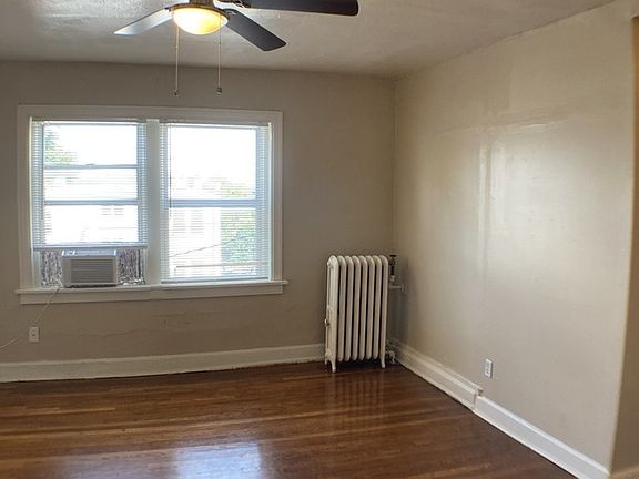 3rd image of 109 E 40th St APT 203