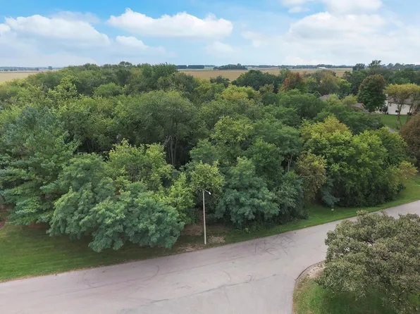 3813 Prairie Dr, Spring Grove, IL 60081