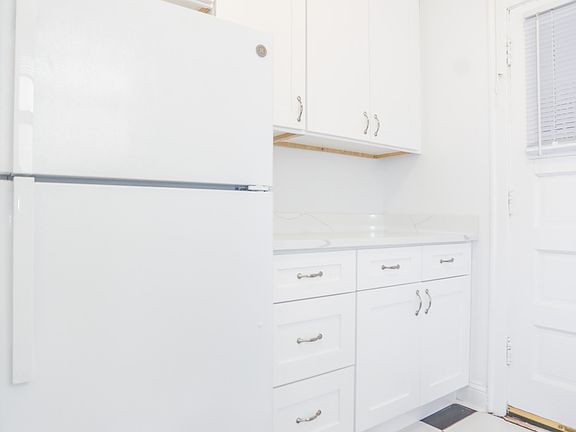 4th image of 1631 W Lunt Ave APT 2B