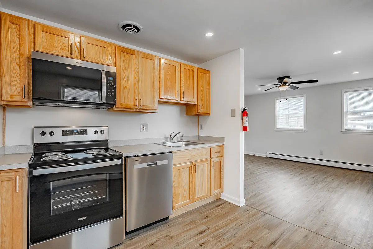 Building Photo - 22 S Springfield Rd #B4