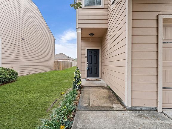 3rd image of 17118 Common Point Dr