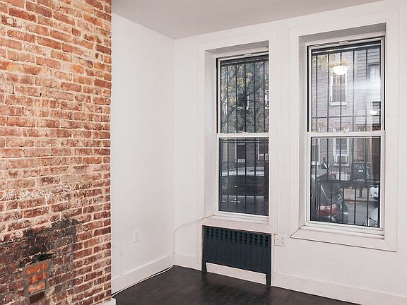 5th image of 296 Harman St APT 1L