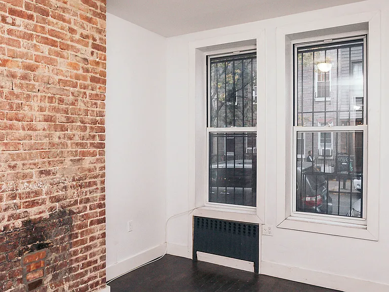 296 Harman St #1L — Photo 10